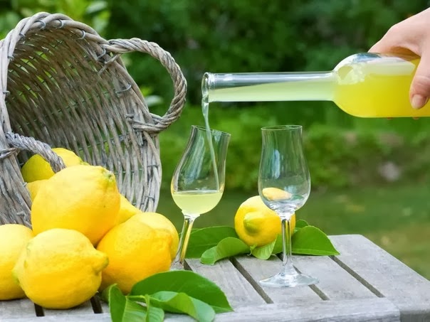 Jak vyrobit citronový likér Lemoncello